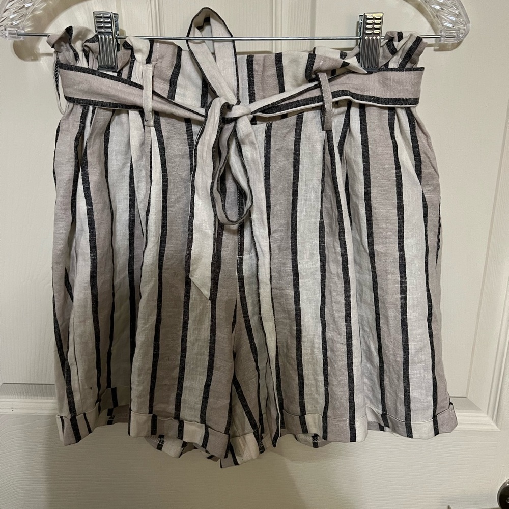 Like an Angel Paper Bag Waisted Shorts sz S